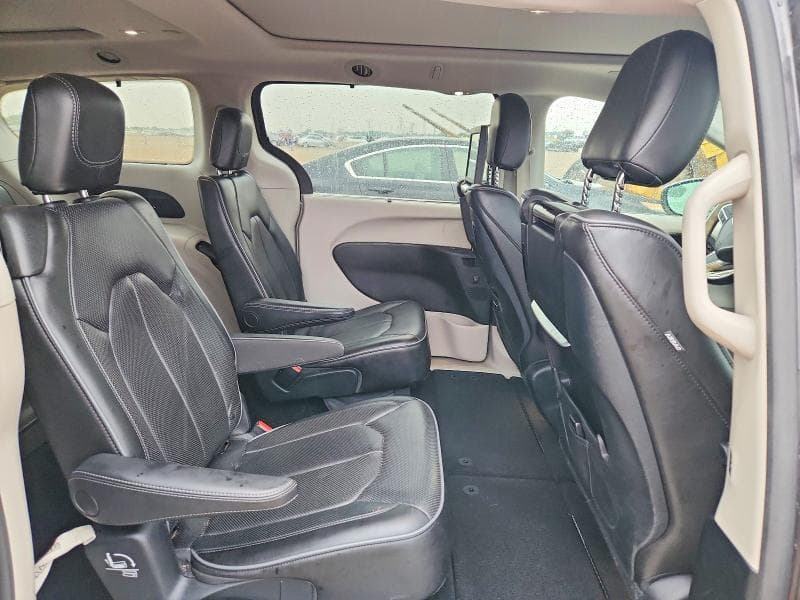 2018 CHRYSLER PACIFICA LIMITED 10