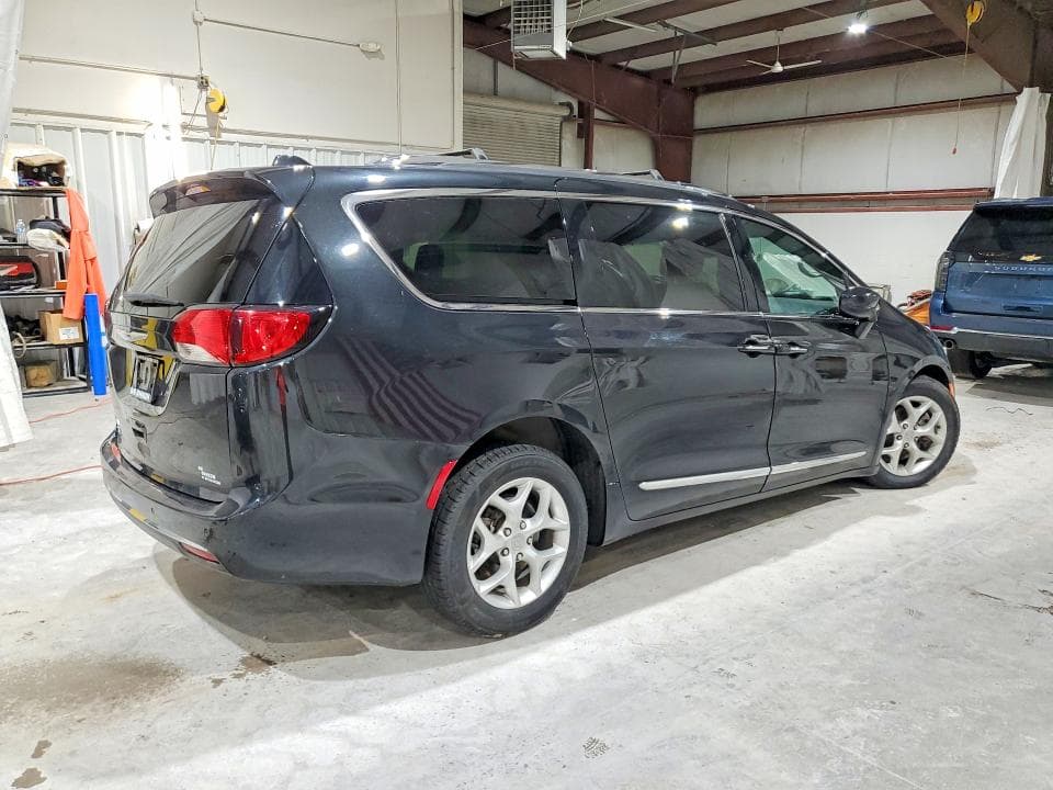 2020 CHRYSLER PACIFICA TOURING L 3