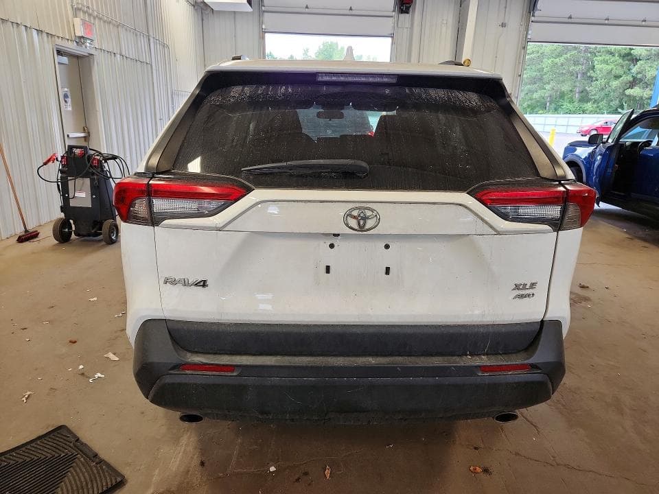2022 TOYOTA RAV4 XLE 6