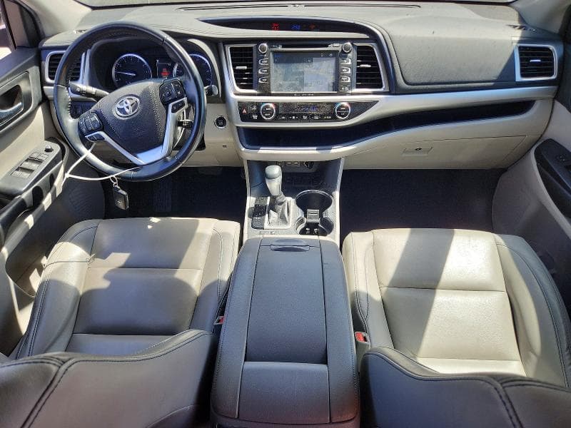 2019 TOYOTA HIGHLANDER XLE 8