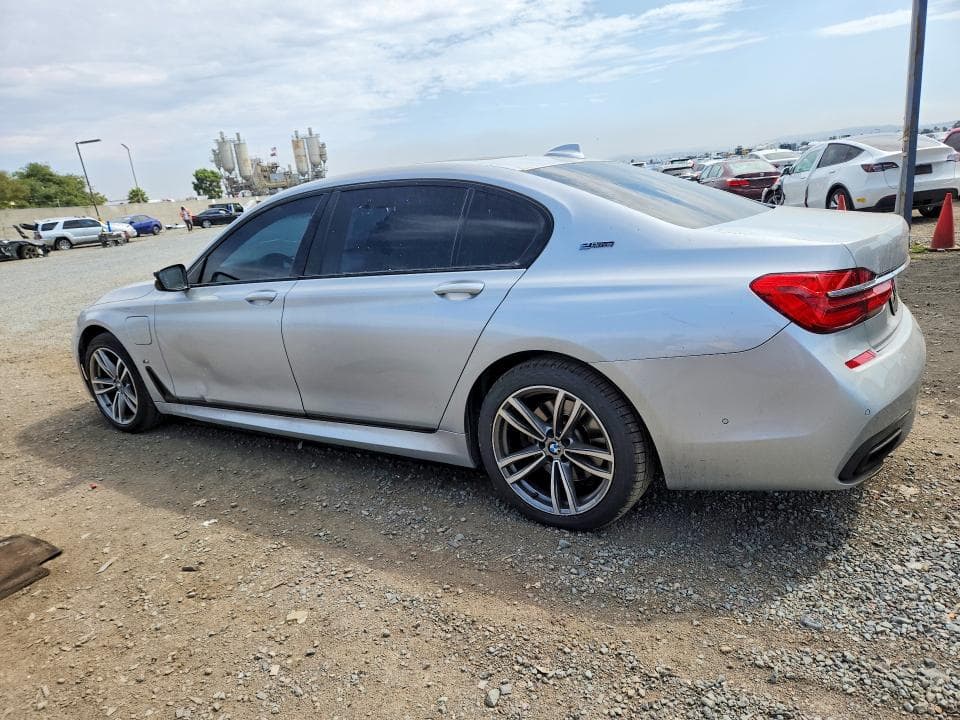 2017 BMW 740 XE 2