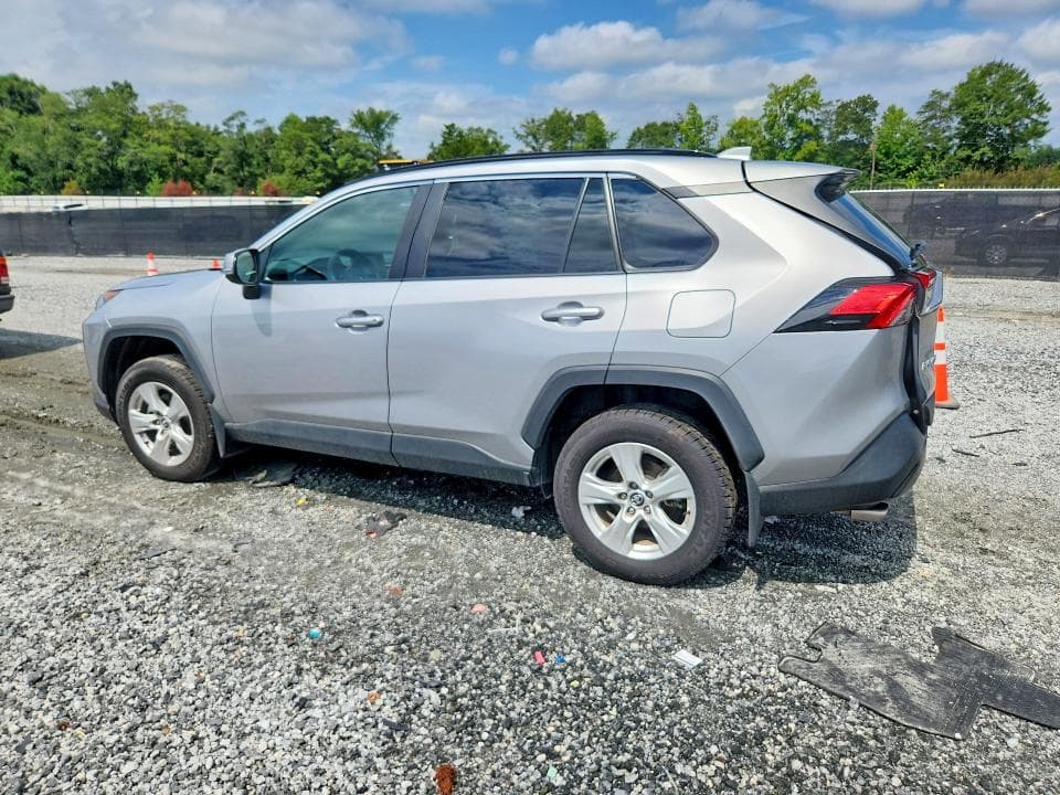 2020 TOYOTA RAV4 XLE 2
