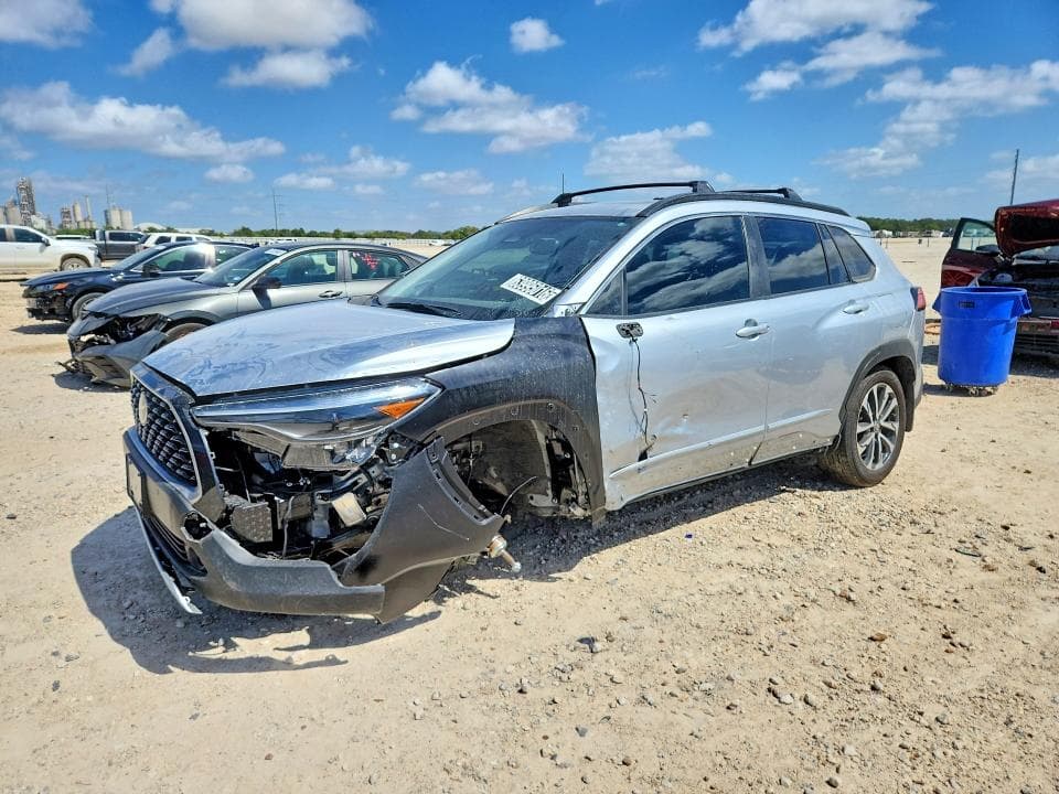 2025 TOYOTA COROLLA CROSS XLE - 1