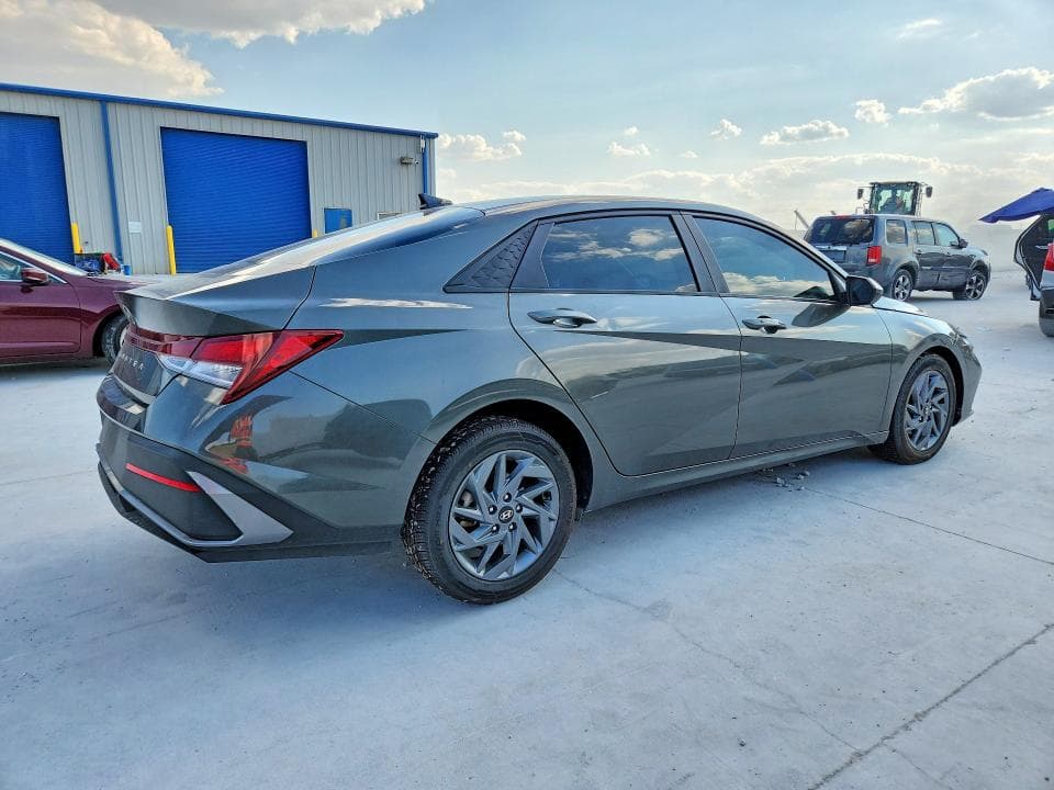 2024 HYUNDAI ELANTRA SEL 3