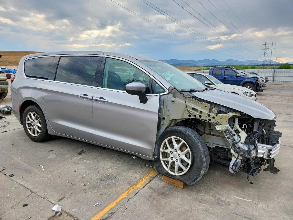 2017 CHRYSLER PACIFICA TOURING 4
