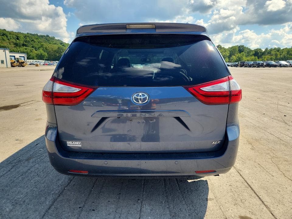2017 TOYOTA SIENNA XLE 8-PASSENGER 6