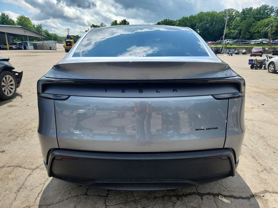 2026 TESLA MODEL Y 6