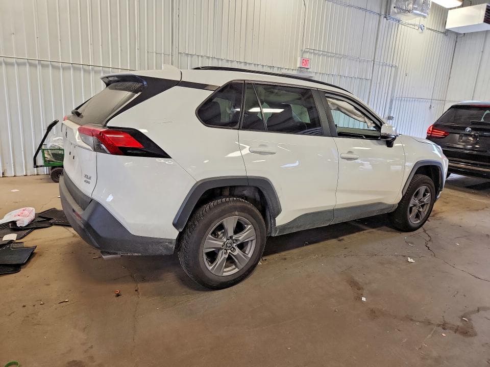 2022 TOYOTA RAV4 XLE 3