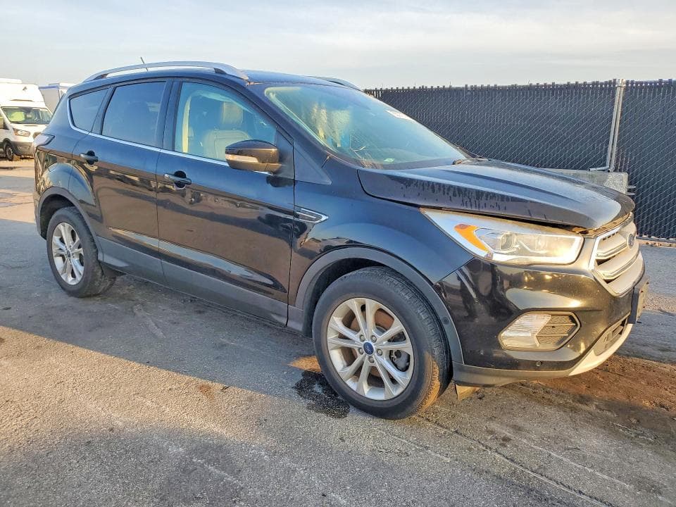 2018 FORD ESCAPE TITANIUM 4