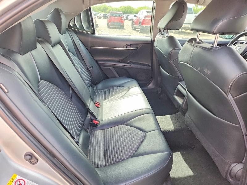 2018 TOYOTA CAMRY SE 10