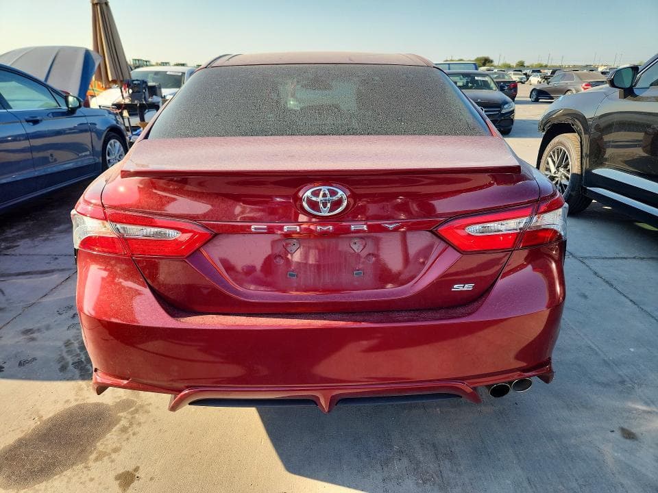 2018 TOYOTA CAMRY SE 6