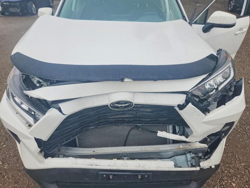 2021 TOYOTA RAV4 XLE 12