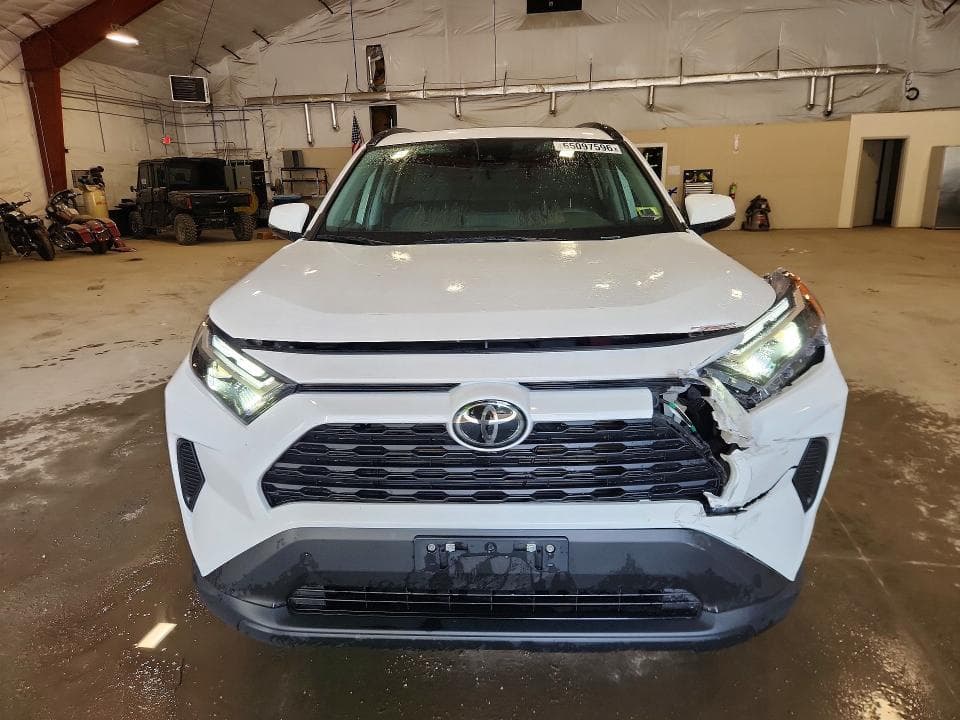 2025 TOYOTA RAV4 XLE 5