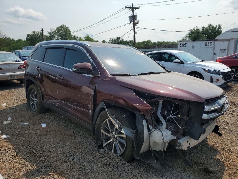 2019 TOYOTA HIGHLANDER XLE 4