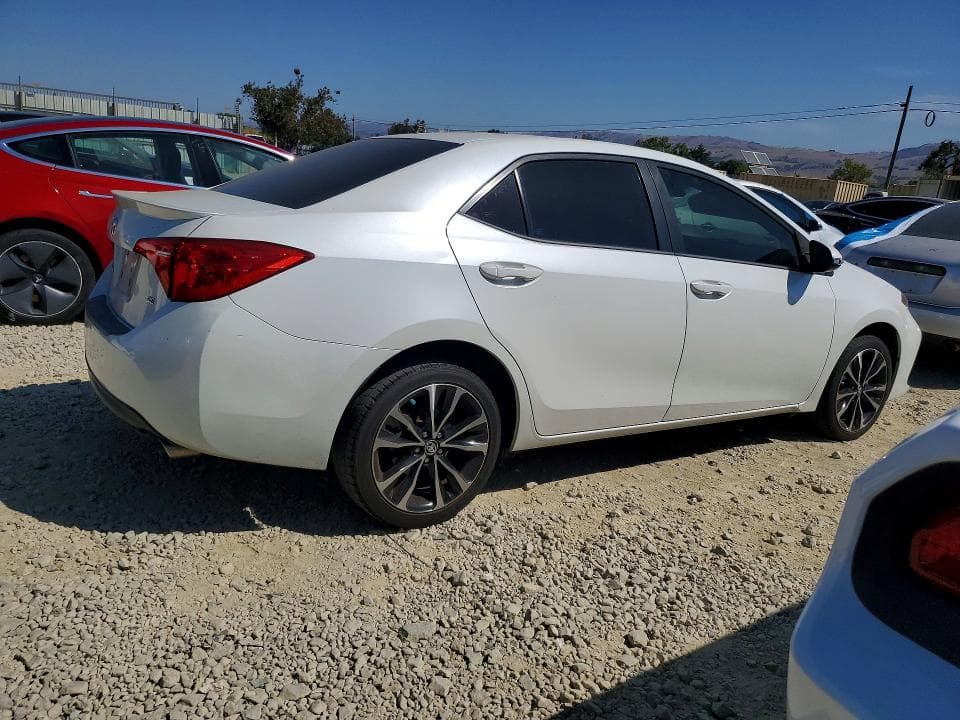 2018 TOYOTA COROLLA SE 3