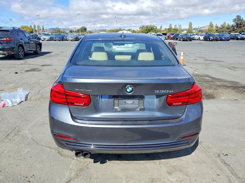 2017 BMW 330E 6