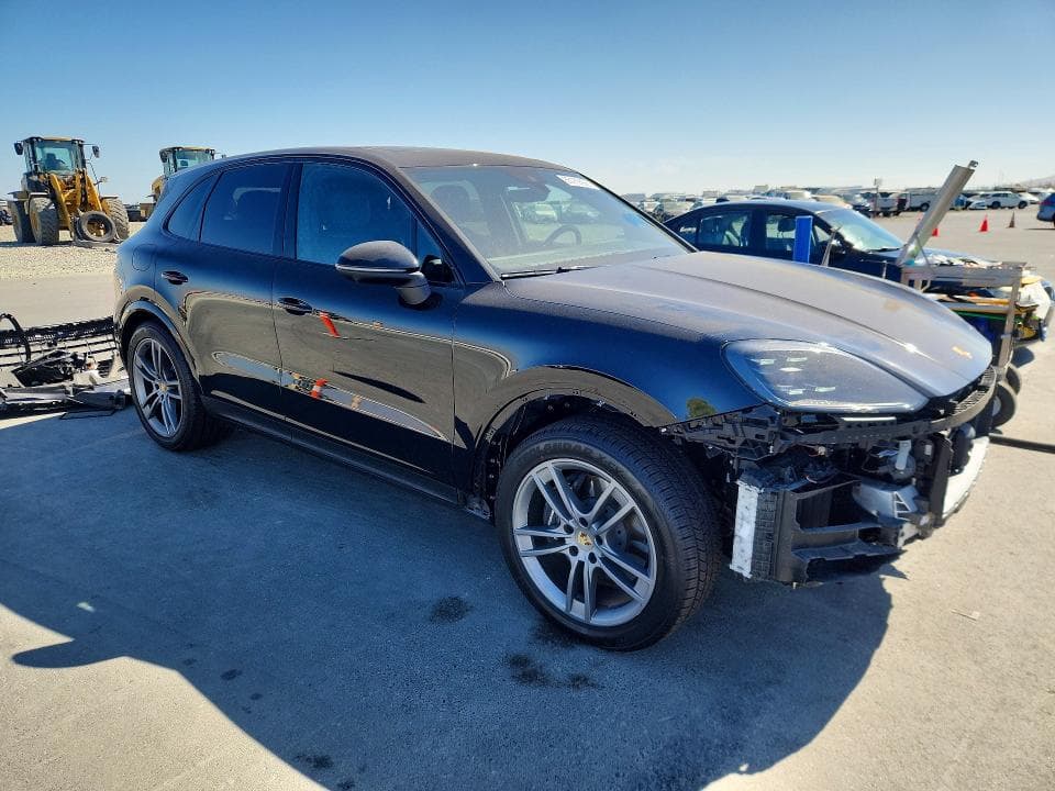 2024 PORSCHE CAYENNE 4