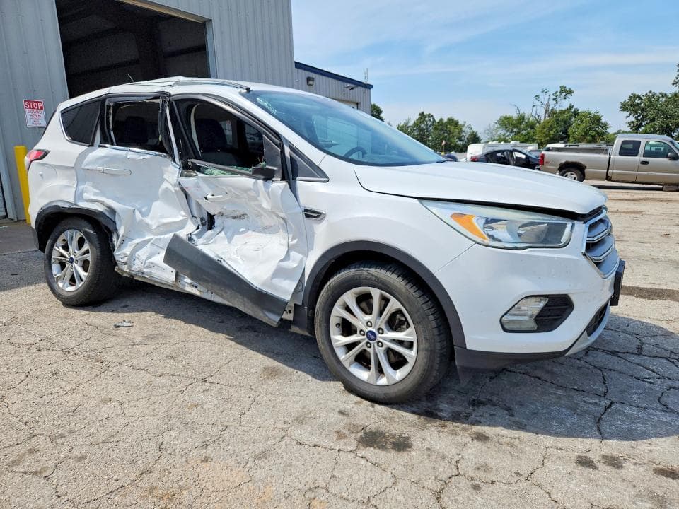 2017 FORD ESCAPE SE 4