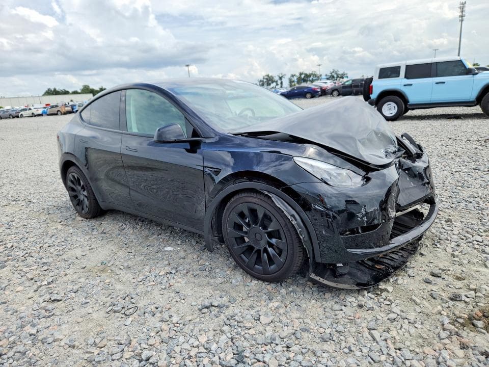 2023 TESLA MODEL Y 4