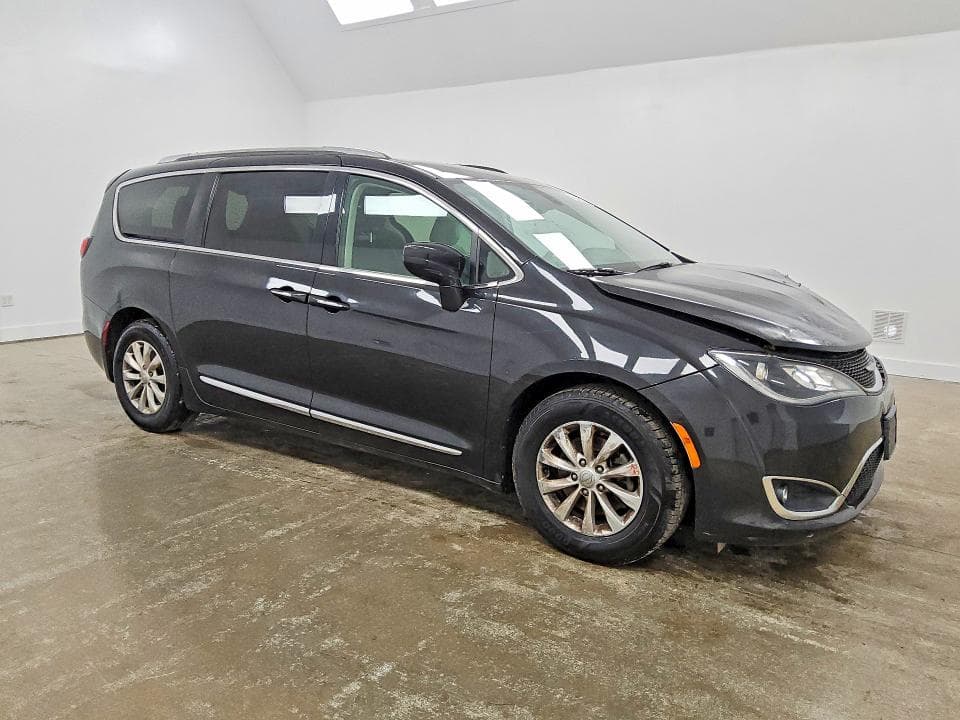 2019 CHRYSLER PACIFICA TOURING L 4