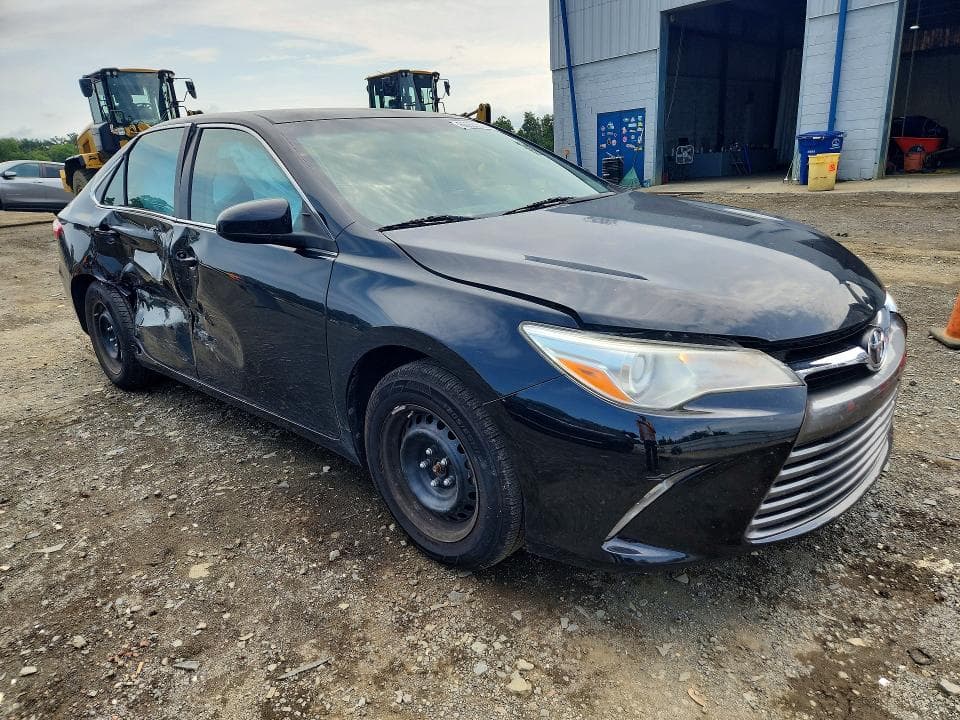 2017 TOYOTA CAMRY LE 4