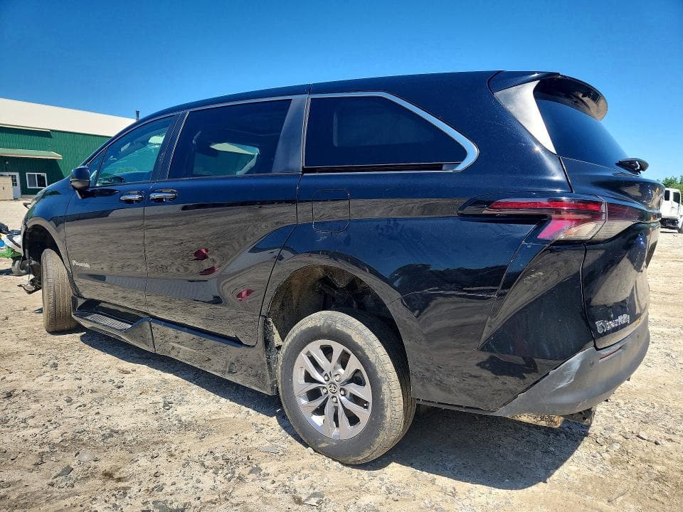 2024 TOYOTA SIENNA XLE 2
