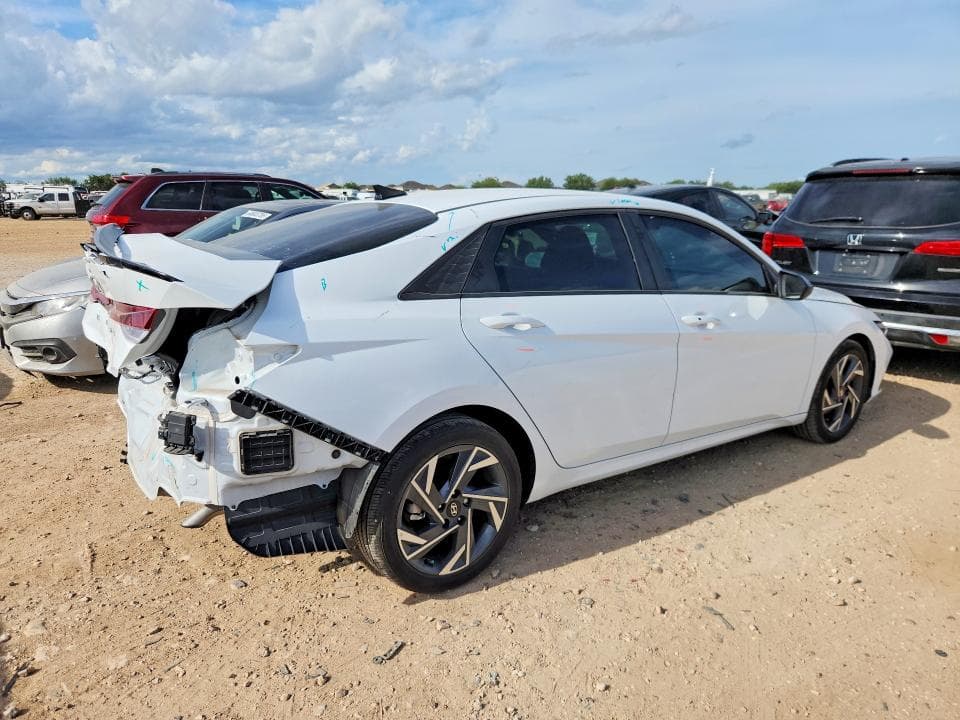 2025 HYUNDAI ELANTRA SEL SPORT 3
