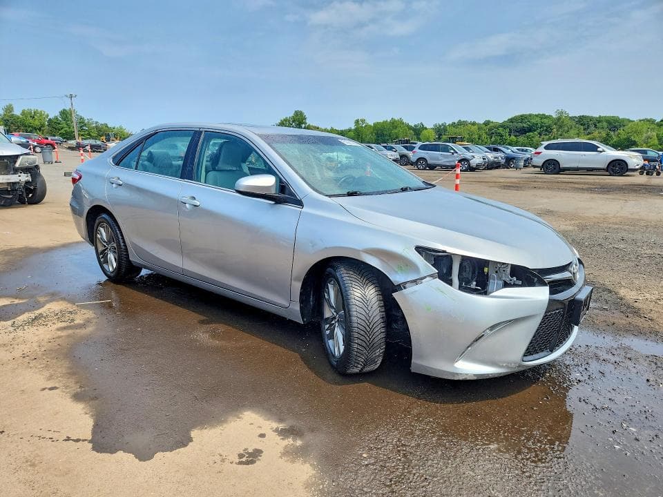 2017 TOYOTA CAMRY SE 4