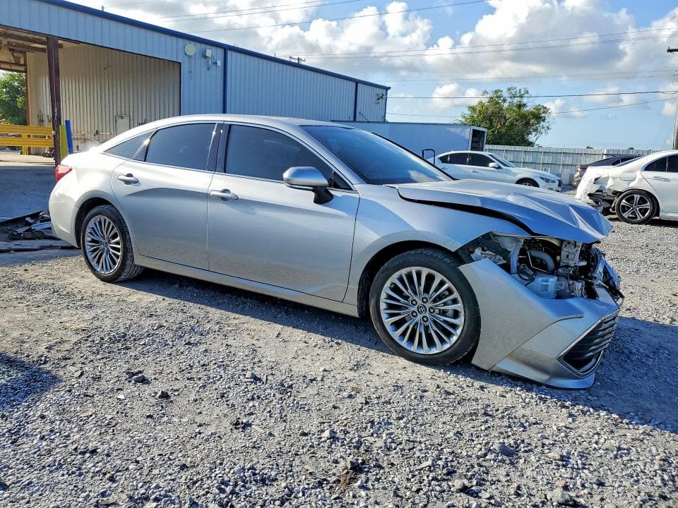 2019 TOYOTA AVALON LIMITED 4