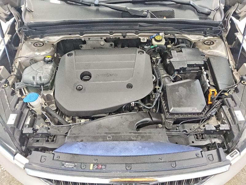 2023 VOLVO XC40 PLUS 11