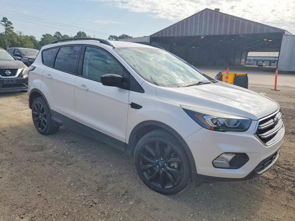 2017 FORD ESCAPE SE 4