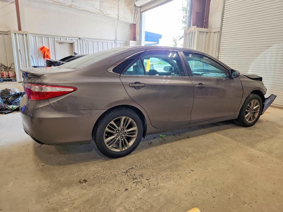 2017 TOYOTA CAMRY SE 3