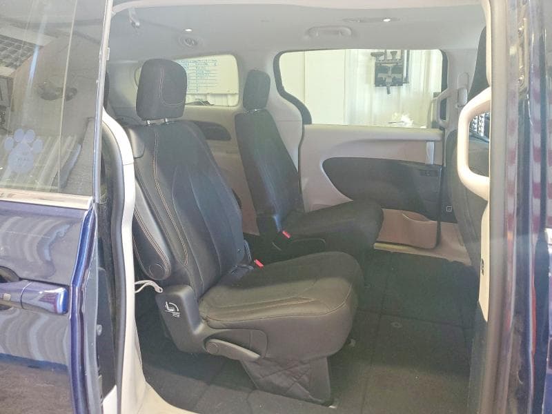 2017 CHRYSLER PACIFICA 11