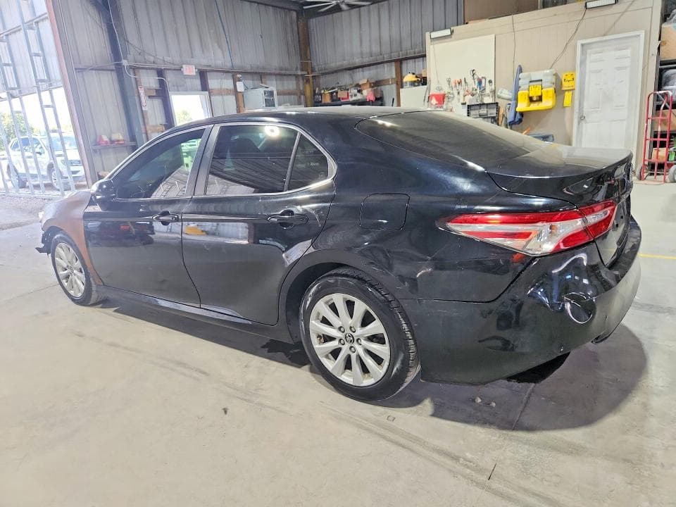 2018 TOYOTA CAMRY LE 2