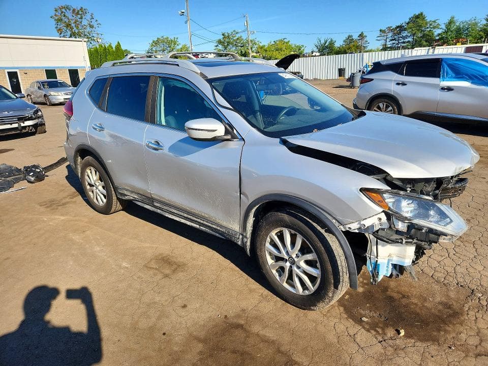 2017 NISSAN ROGUE SV 4