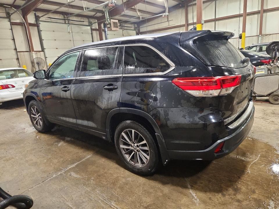2018 TOYOTA HIGHLANDER XLE 2