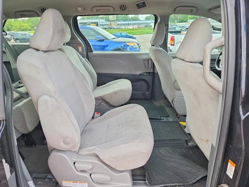 2018 TOYOTA SIENNA L 11