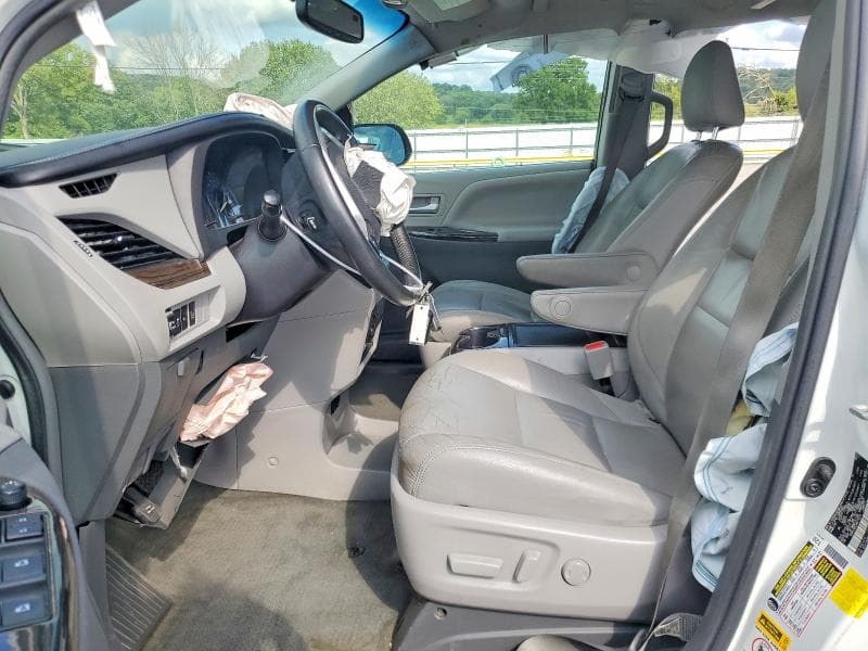 2017 TOYOTA SIENNA XLE PREMIUM 8-PASSENGER 7