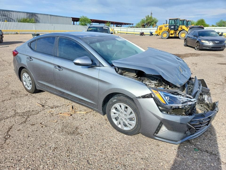 2019 HYUNDAI ELANTRA SE 4