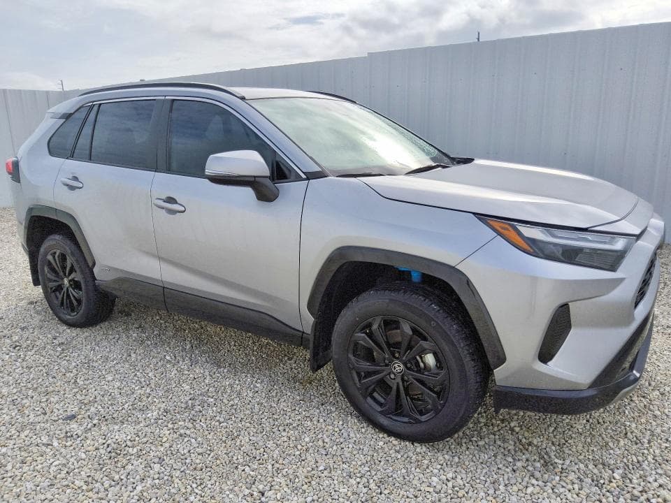 2024 TOYOTA RAV4 SE 4