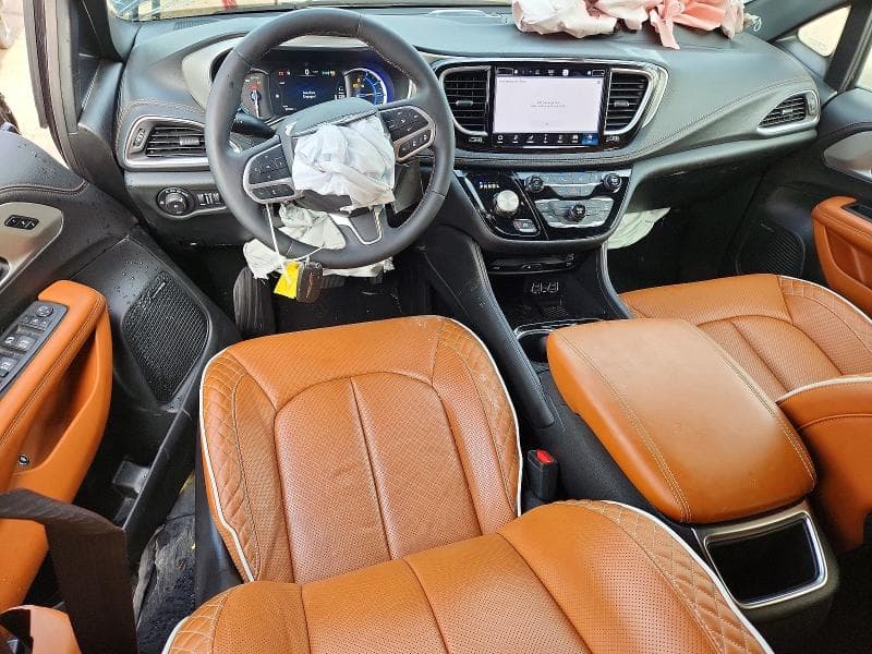 2025 CHRYSLER PACIFICA HYBRID PINNACLE 8