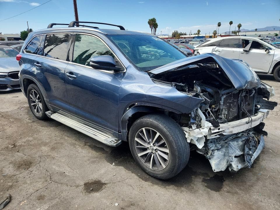 2017 TOYOTA HIGHLANDER XLE 4