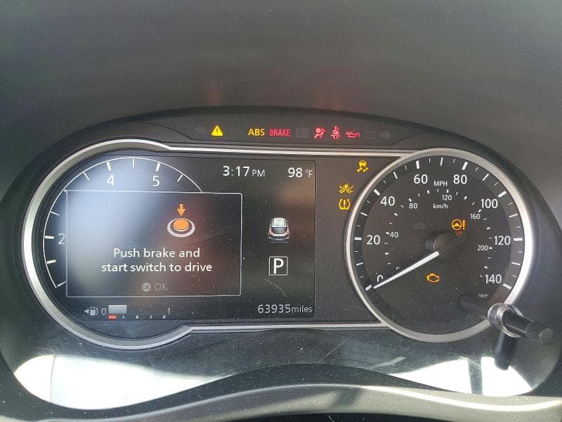2019 NISSAN KICKS SR 9