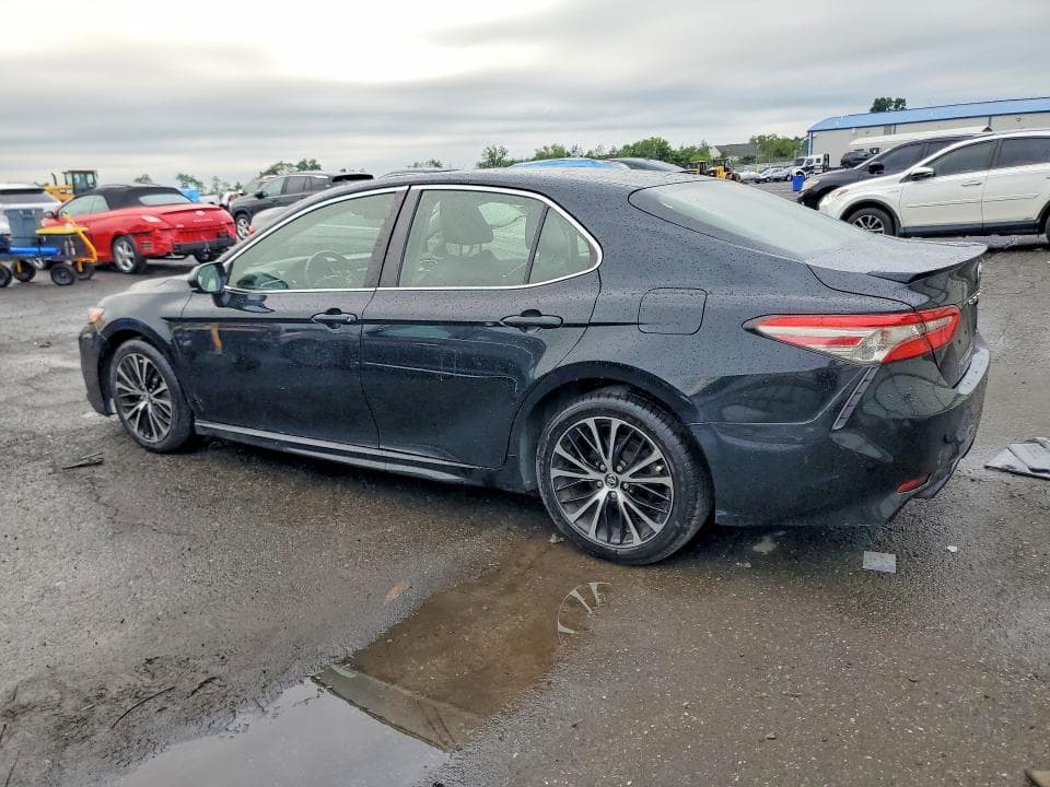 2018 TOYOTA CAMRY SE 2