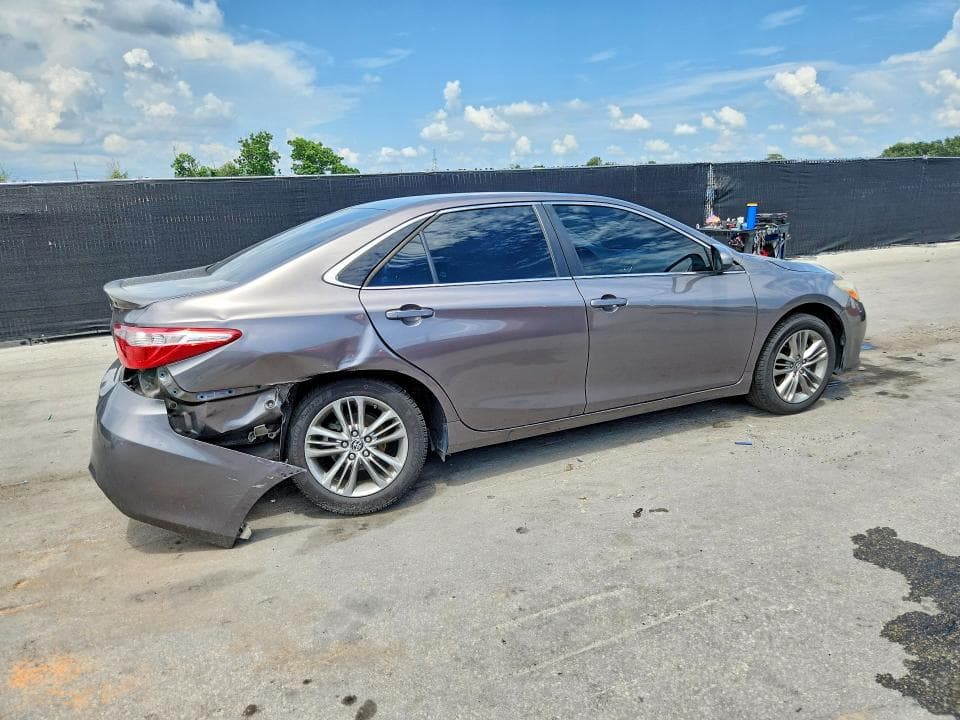 2017 TOYOTA CAMRY SE 3