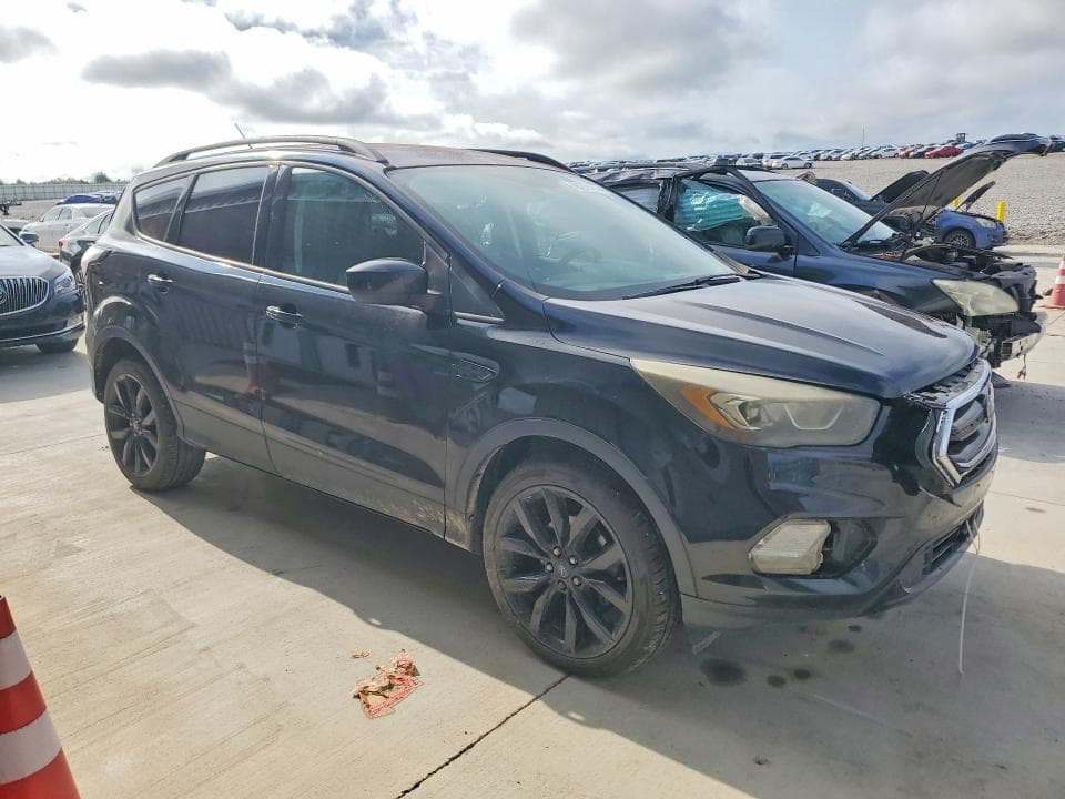 2017 FORD ESCAPE SE 4