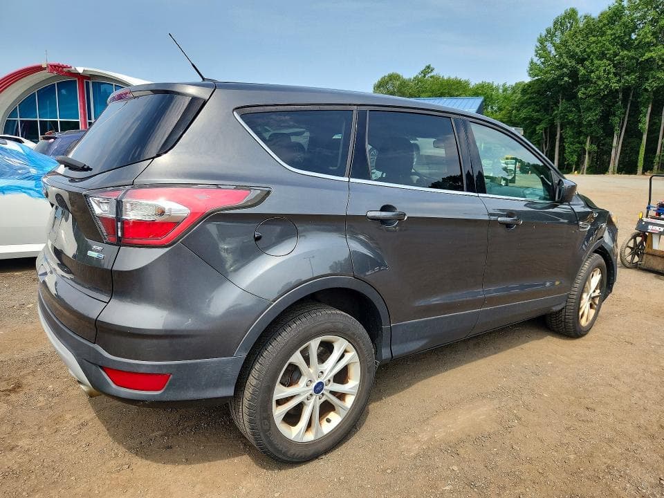 2017 FORD ESCAPE SE 3