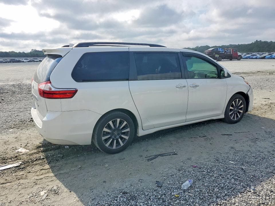 2018 TOYOTA SIENNA LIMITED PREMIUM 7-PASSENGER 3