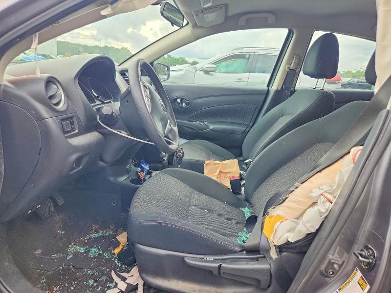 2019 NISSAN VERSA SV 7