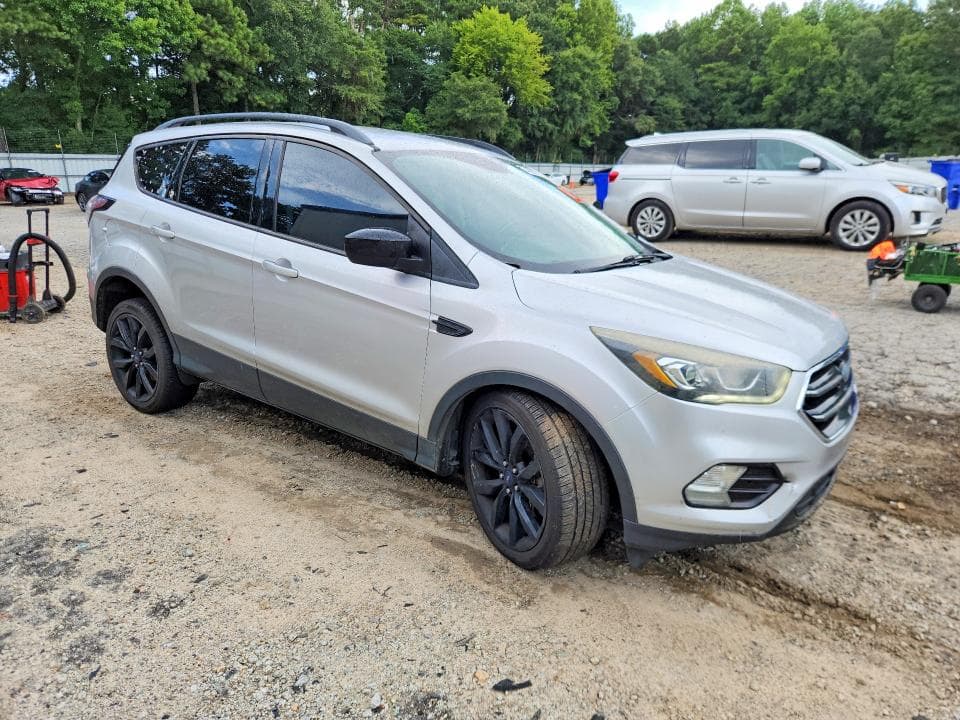 2017 FORD ESCAPE SE 4